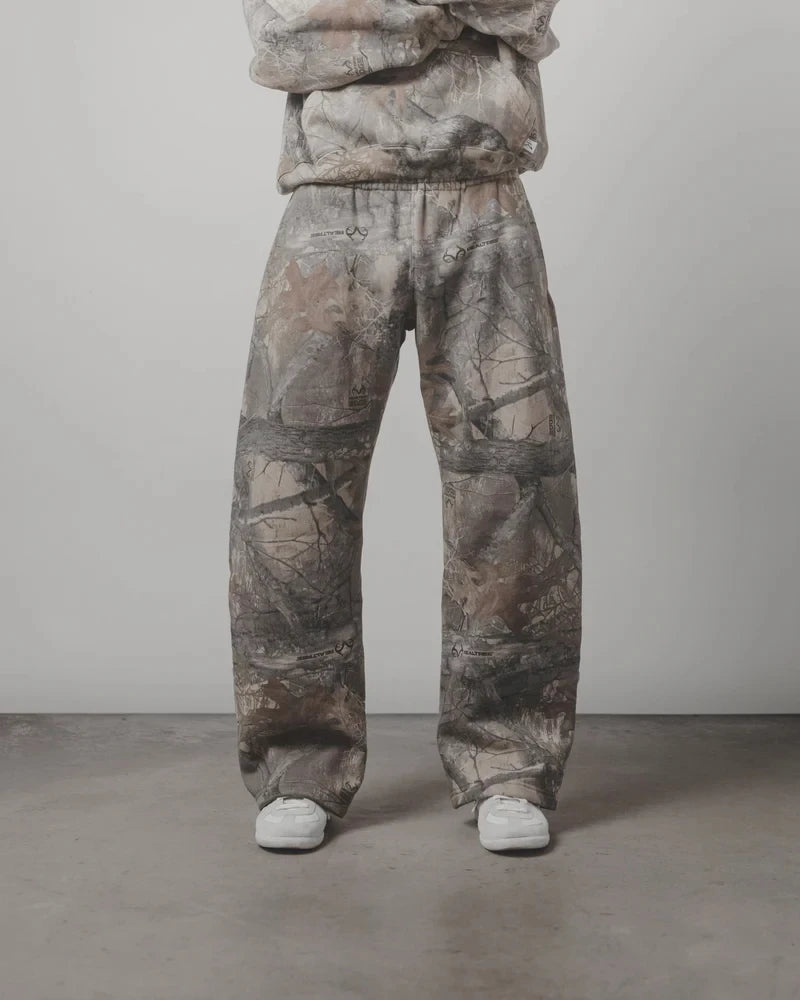 Y2K Streetwear Ensemble hoodie + Camo Pants